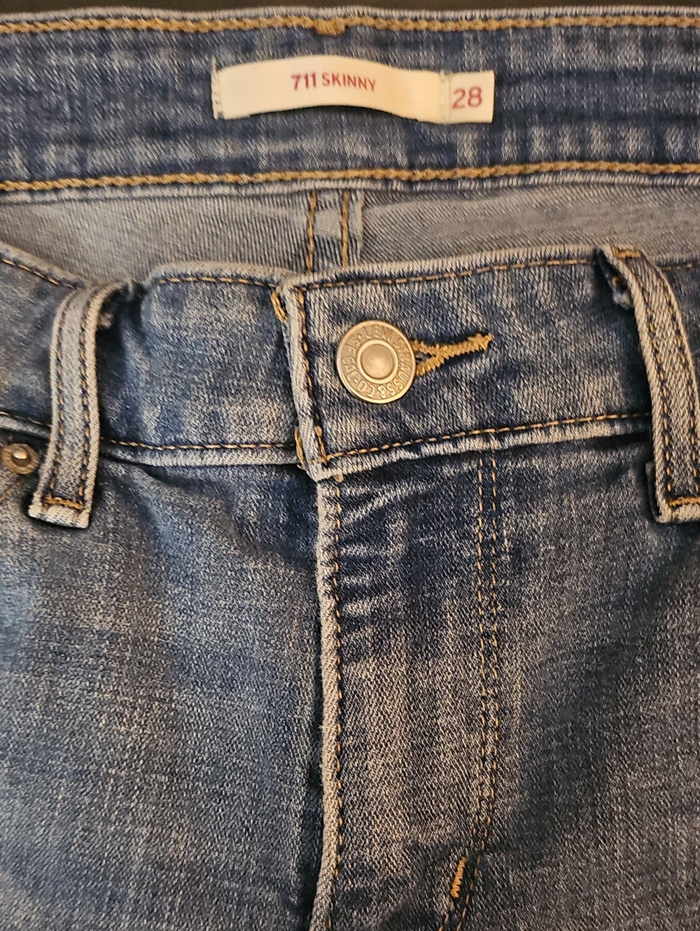 Levi's 711 Skinny Jeans in Blue Denim Wash